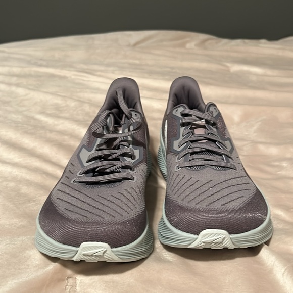 Altra Women’s Experience Flow size 8.5 in new condition, purple/gray - Picture 2 of 5